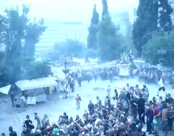 piazza-sintagma-29-giugno-2011-attacco-della-polizia