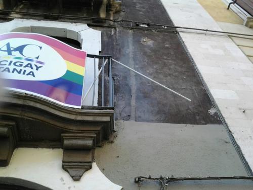 Omofobia e fascismo contro la sede di Arcigay Catania