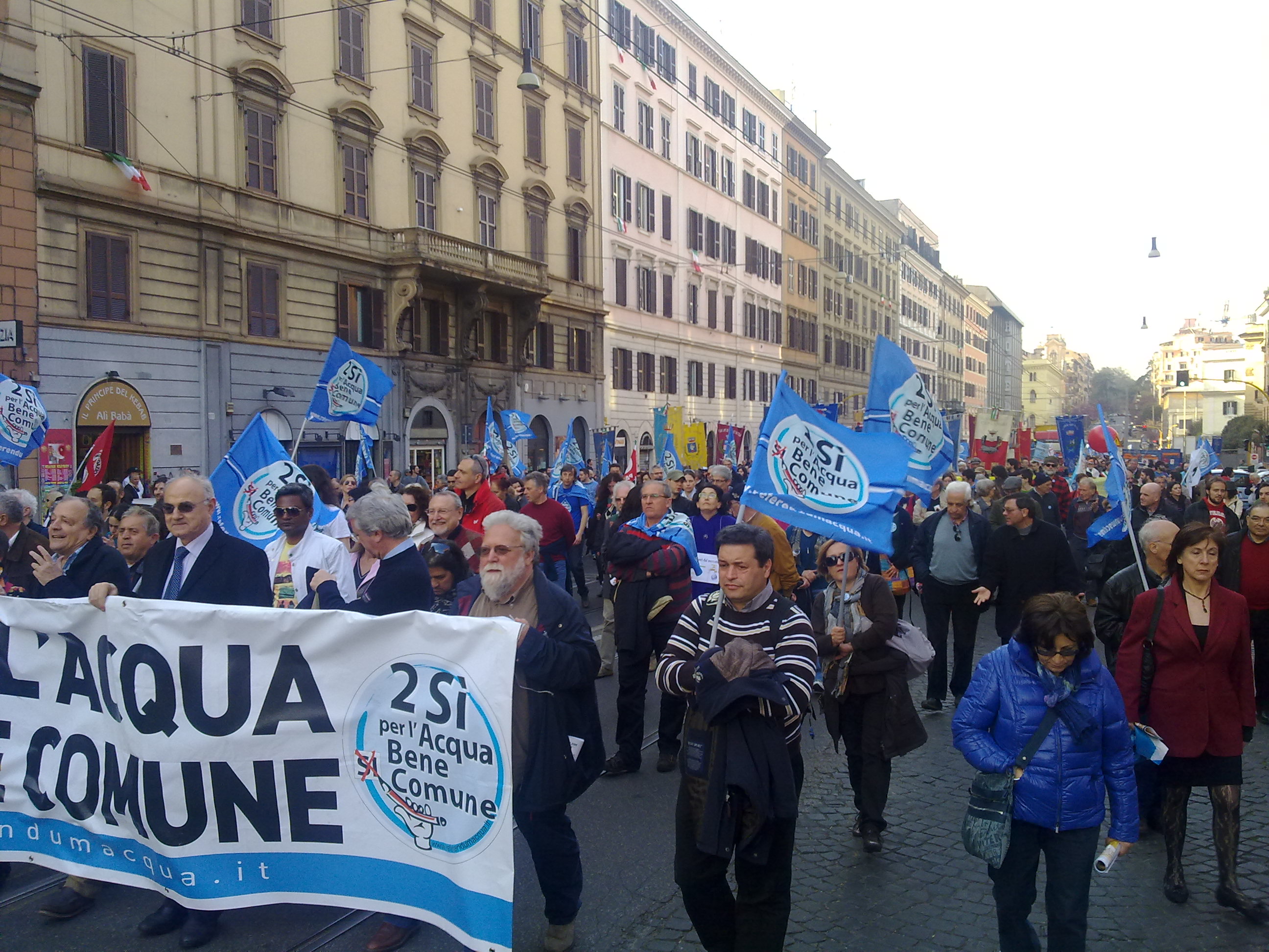 Il corteo per l’acqua pubblica