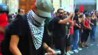 roma-14-settembre-2011-repressione-a-montecitorio-rainews